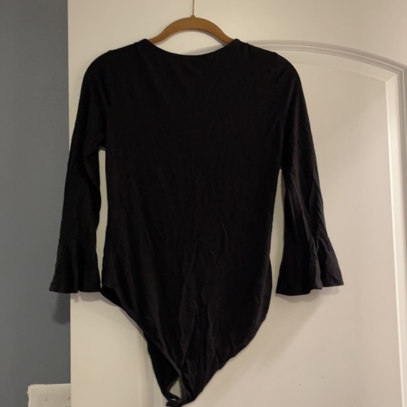 Forever 21 black v neck Ruffle sleeve bodysuit large - Picture 5 of 5